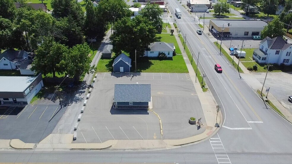 More Photos Of 102 N Park St, Sesser Restaurant For Sale