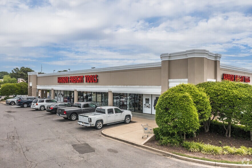 More Photos Of 945-975 E Goodman Rd, Southaven Unknown For Lease