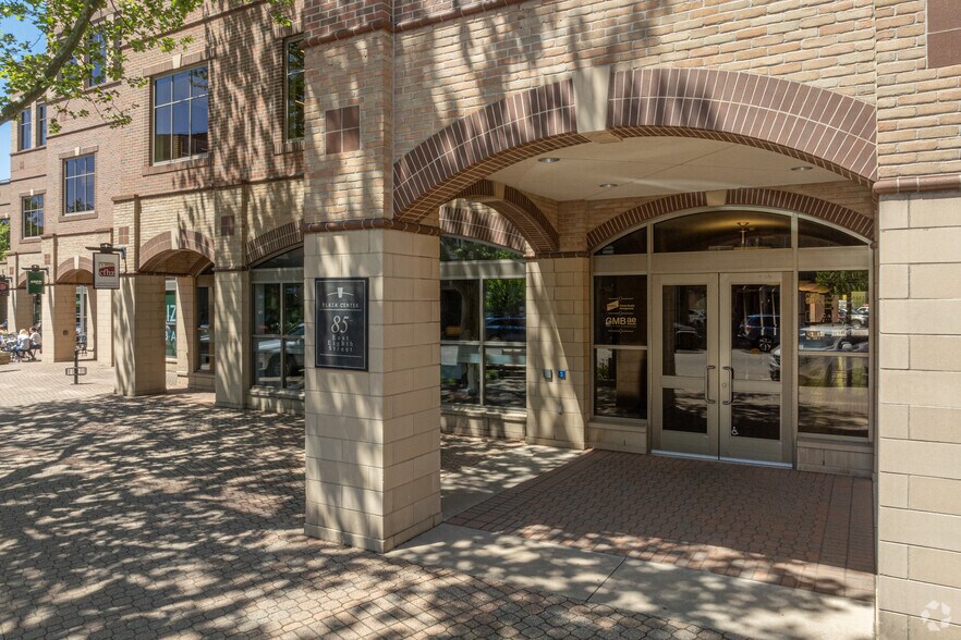 More Photos Of 85 E 8th St, Holland Medical For Lease