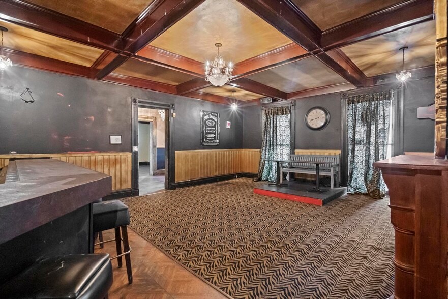 More Photos Of 24 E 3rd St, Newport Bar For Sale