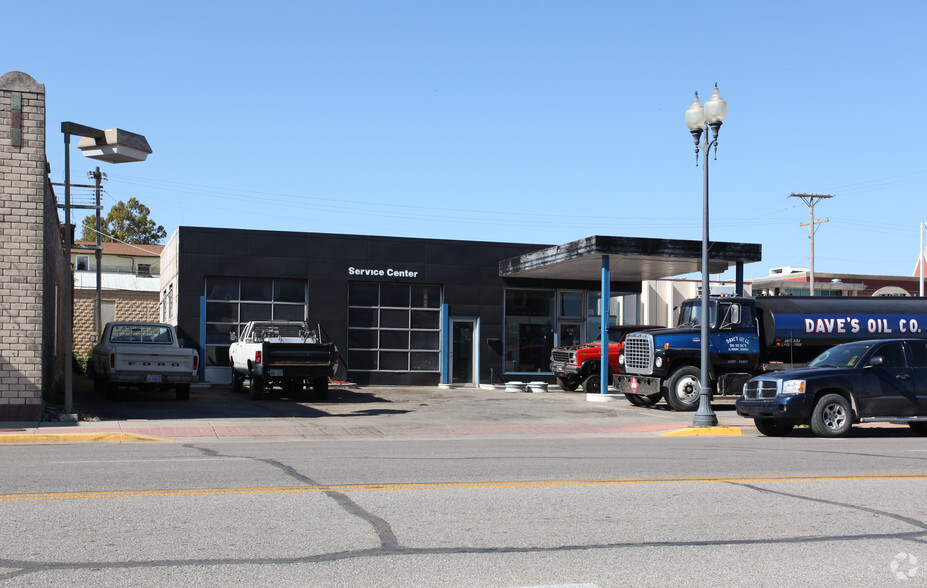 Primary Photo Of 301 S Main St, El Dorado Auto Repair For Lease