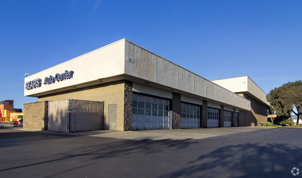 More Photos Of 1700 N Main St, Salinas Department Store For Lease