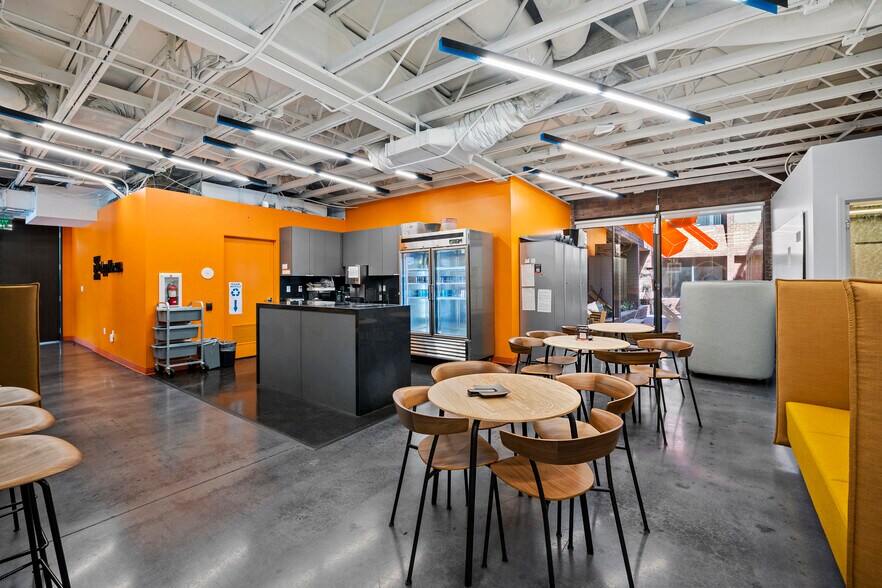 More Photos Of 17835 Ventura Blvd, Encino Medical For Sale