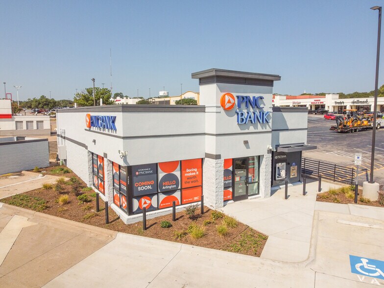 More Photos Of 4402 Little Rd, Arlington Bank For Sale