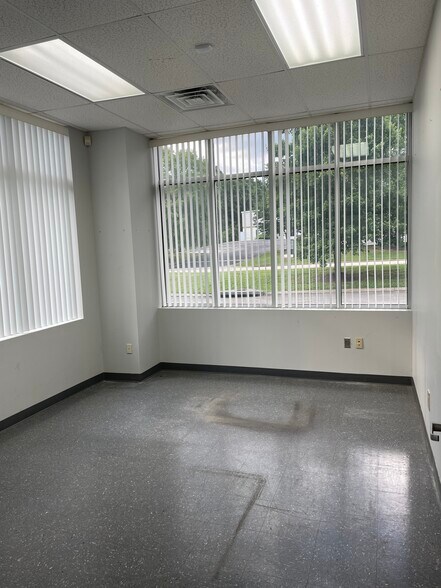 More Photos Of 4638 Resource Dr, Chattanooga Showroom For Lease