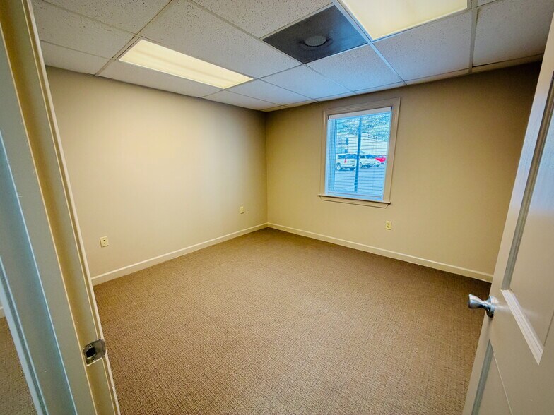 More Photos Of 12484c Warwick Blvd, Newport News Office For Lease
