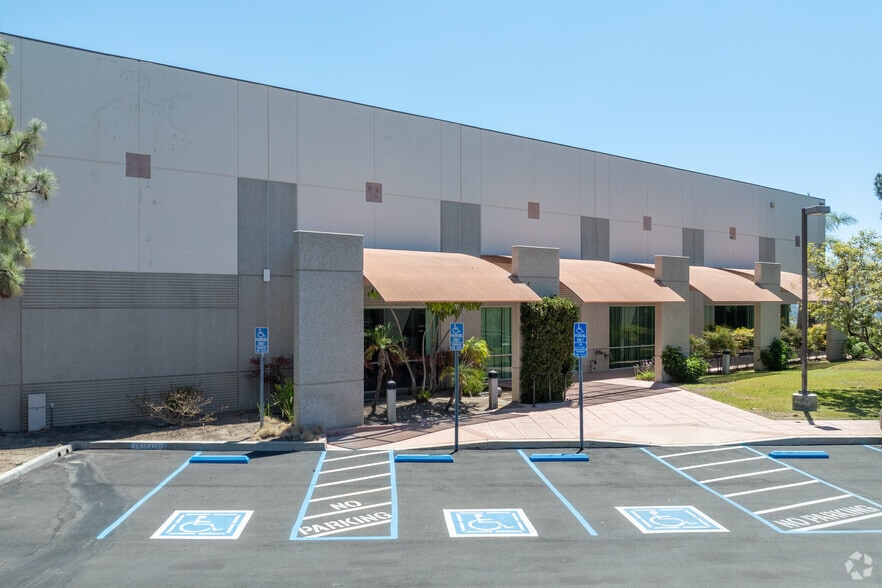 More Photos Of 997 Flower Glen St, Simi Valley Manufacturing For Lease