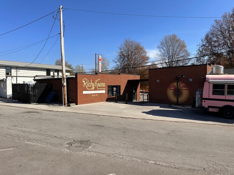 More Photos Of 2601 E Broadway Ave, Maryville Restaurant For Sale