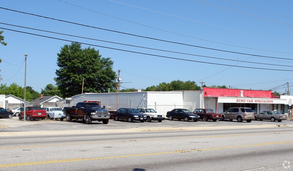 More Photos Of 411 Poinsett Hwy, Greenville Auto Repair For Sale