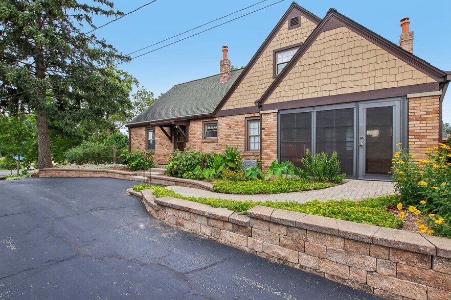 More Photos Of 399 W Main St, Greenwood Office For Sale