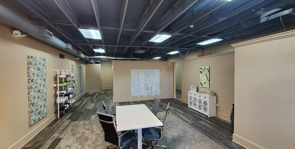 More Photos Of 2510 E Michigan Ave, Lansing Freestanding For Sale