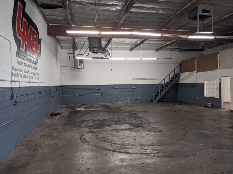 More Photos Of 10861-10867 Penrose St, Sun Valley Auto Repair For Lease