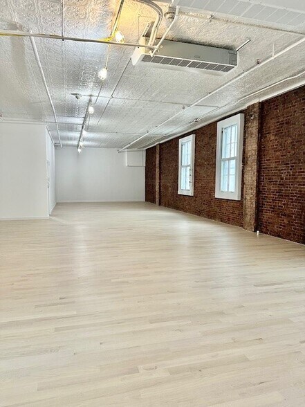 More Photos Of 166 Mercer St, New York Office For Lease