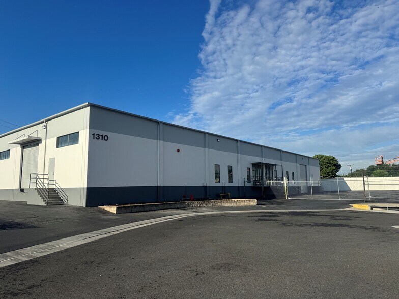 Primary Photo Of 1310 E Borchard Ave, Santa Ana Food Processing For Lease