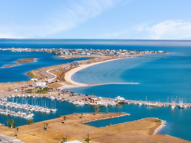 More Photos Of 907 S Church St, Rockport Hotel For Sale