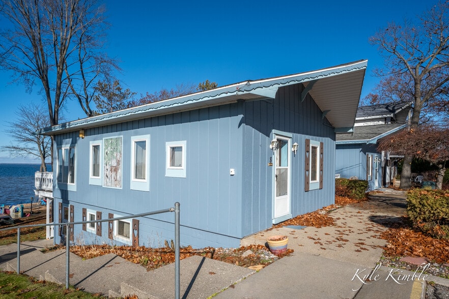 More Photos Of 104 W Houghton Lake Dr, Prudenville Hotel For Sale