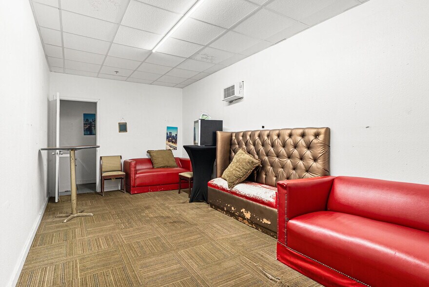 More Photos Of 13087 Hwy 271 N, Tyler Sports And Entertainment For Lease