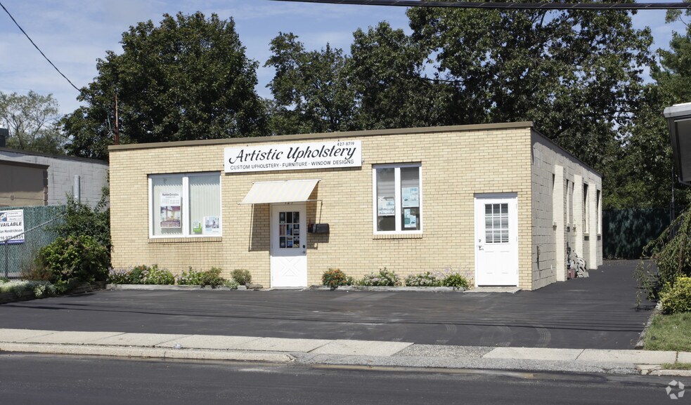 Primary Photo Of 127 W Hills Rd, Huntington Station Freestanding For Sale