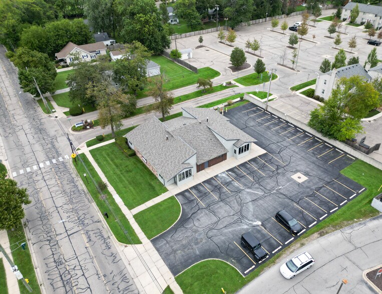 More Photos Of 814 N Macomb St, Monroe Medical For Lease