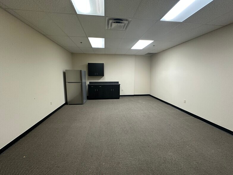 More Photos Of 5620 W Sligh Ave, Tampa Office For Sale
