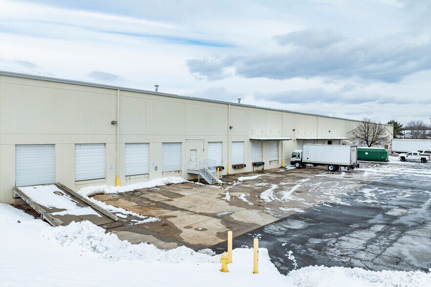 More Photos Of 7000 Gateway Ct, Manassas Warehouse For Lease