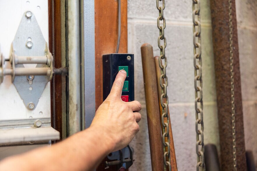 More Photos Of 8257 Frankford Ave, Philadelphia Auto Repair For Sale