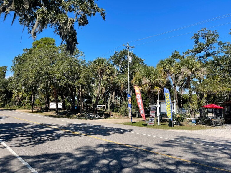 More Photos Of 2111 Sea Island Pky, Saint Helena Island General Retail For Sale