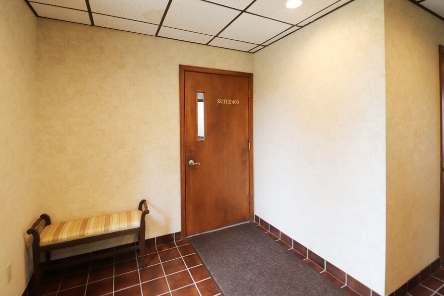 More Photos Of 4021 W Main St, Kalamazoo Office For Sale