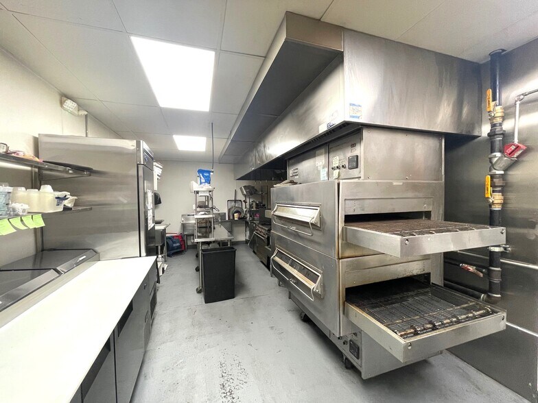 More Photos Of 2521 Waynesburg Dr SE, Canton General Retail For Sale