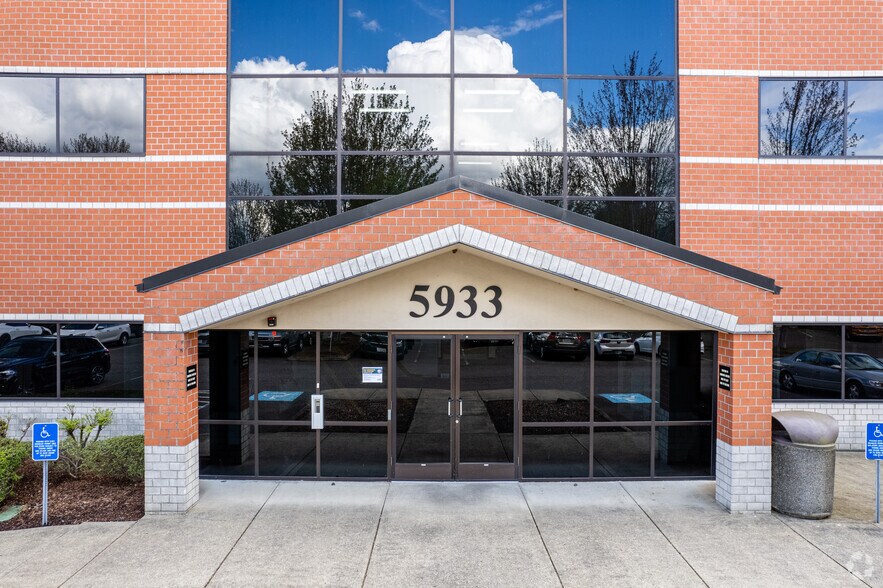 More Photos Of 5933 NE Win Sivers Dr, Portland Office For Lease