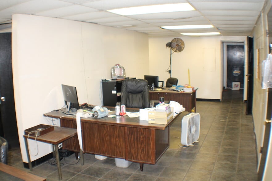 More Photos Of 5517 Dorbrandt St, Houston Warehouse For Sale