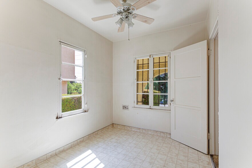 More Photos Of 4909 York Blvd, Los Angeles Office For Sale
