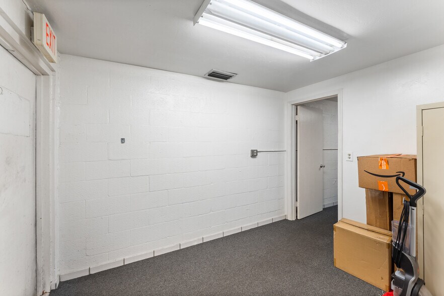 More Photos Of 13826-13838 SW 142nd Ave, Miami Warehouse For Sale