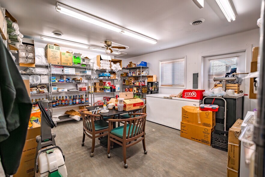 More Photos Of 425 S Main St, Choteau Garden Center For Sale