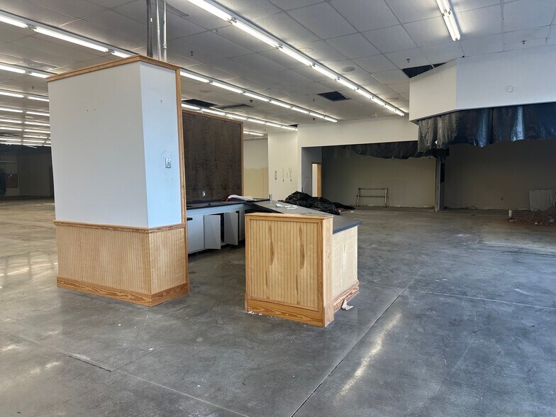 More Photos Of 550 S Church St, Spartanburg Freestanding For Lease
