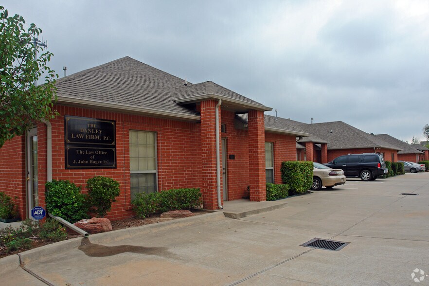 More Photos Of 3233 E Memorial Rd, Edmond Office For Lease