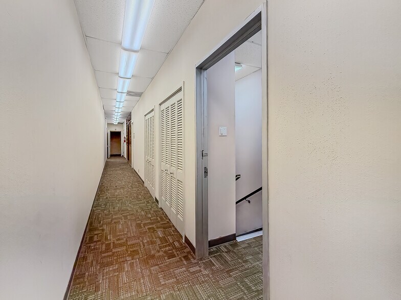 More Photos Of 1031 US Highway 181, Portland Bank For Lease