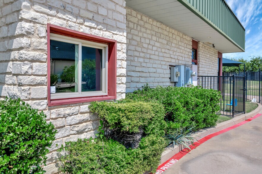 More Photos Of 132 El Chico Trl, Willow Park Medical For Sale