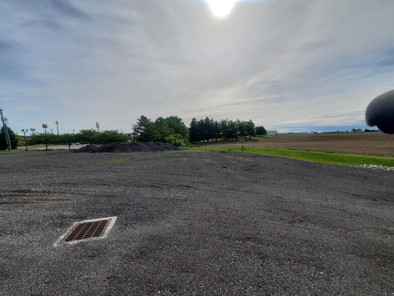 More Photos Of 1579 E Wyandot Ave, Upper Sandusky General Retail For Sale