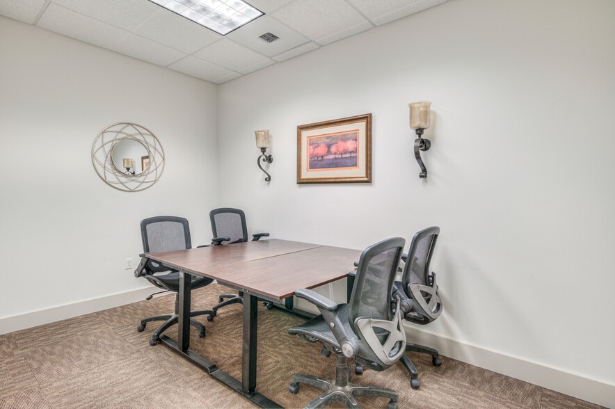 More Photos Of 2464 SW Glacier Pl, Redmond Office For Sale