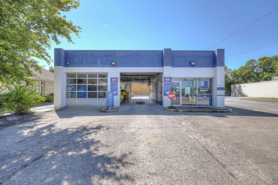 Primary Photo Of 327 W Main St, Hendersonville Freestanding For Sale