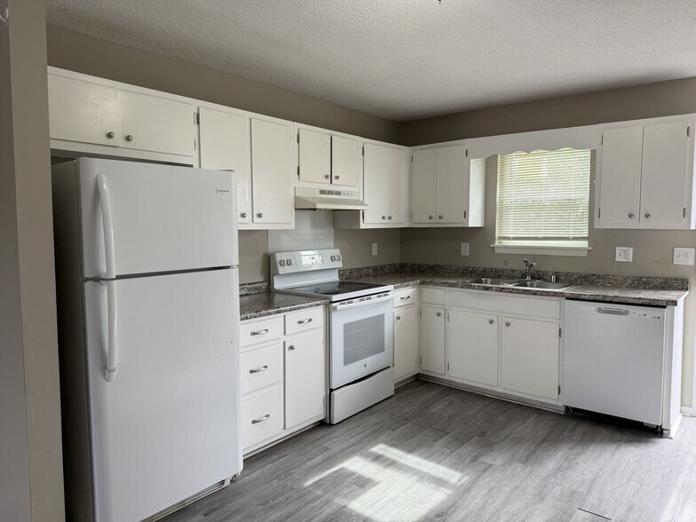 More Photos Of 217 & 219 8th St SW, Decatur Apartments For Sale