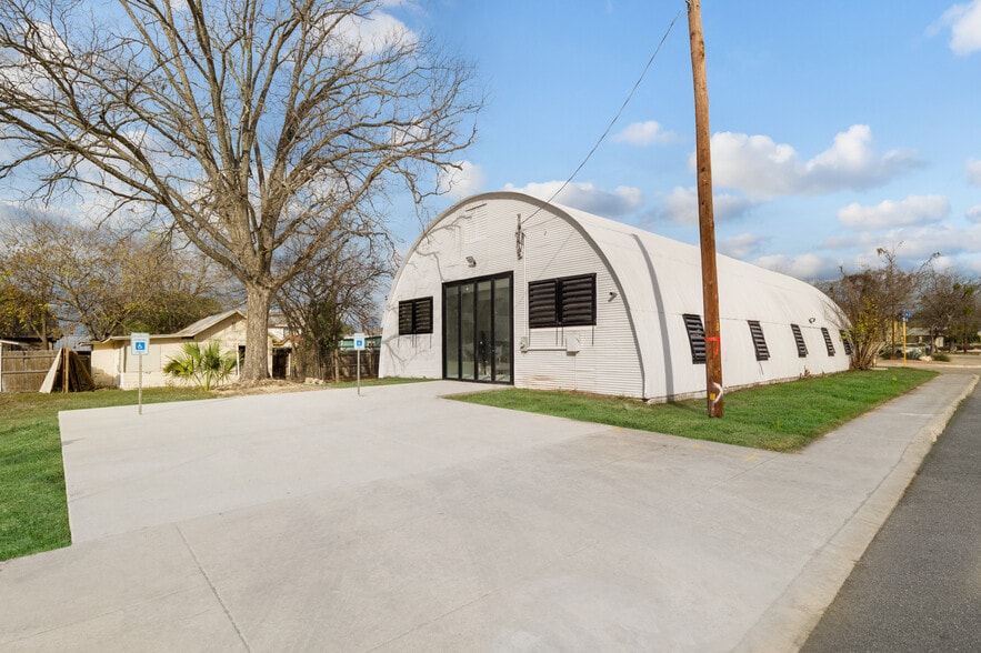 More Photos Of 322 Lucas St, San Antonio Auto Repair For Sale
