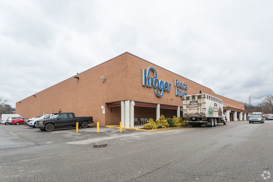 More Photos Of 2 River Walk Mall, Charleston Unknown For Lease