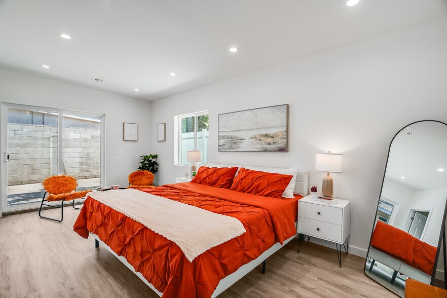 More Photos Of 7008 Encino Ave, Van Nuys Apartments For Sale