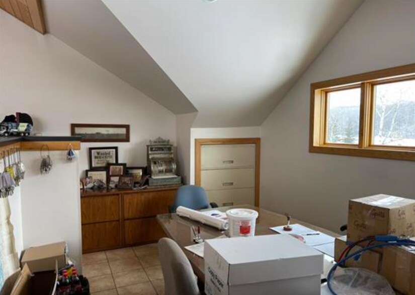 More Photos Of 100 Axle Dr, Caspian Service For Sale
