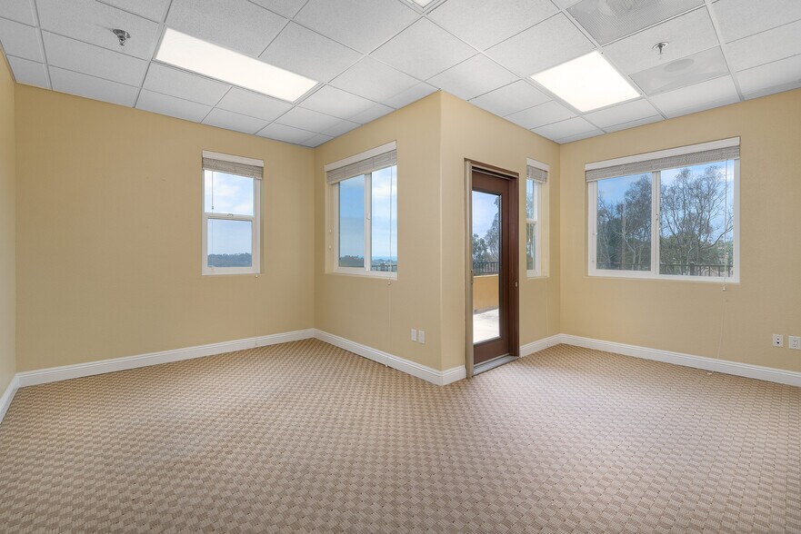 More Photos Of 2111 S El Camino Real, Oceanside Office For Sale
