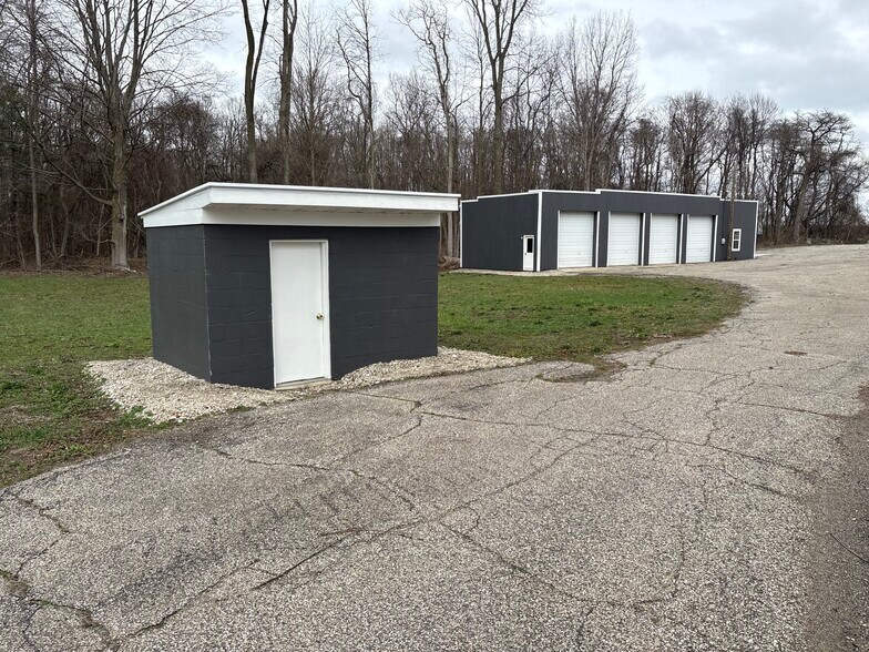 More Photos Of 01821 73rd St, South Haven Warehouse For Lease