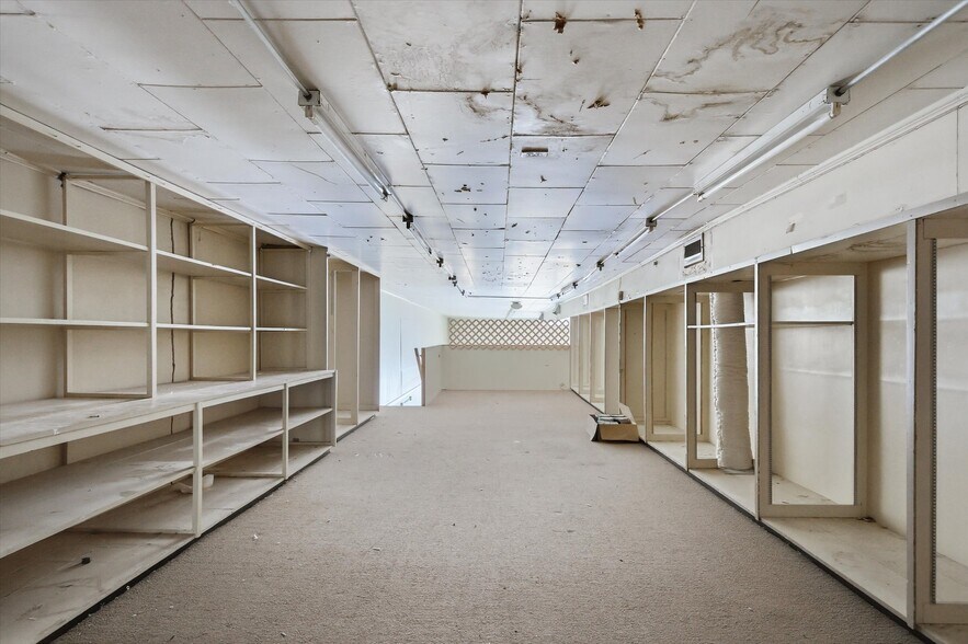 More Photos Of 110 W Frank St, Grand Saline General Retail For Sale