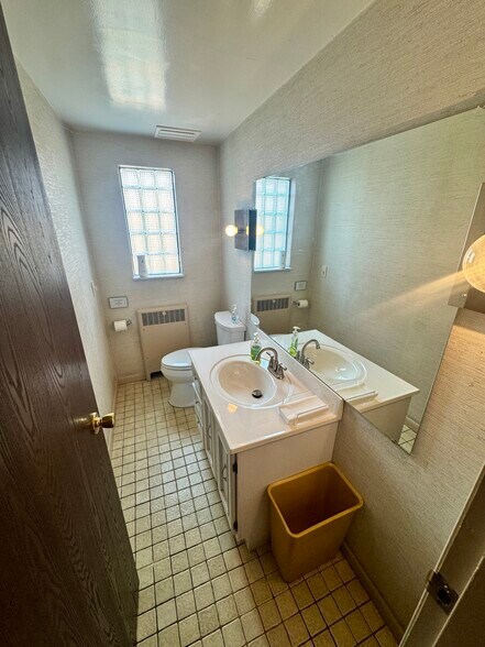 More Photos Of 5856 Glenway Ave, Cincinnati Medical For Lease